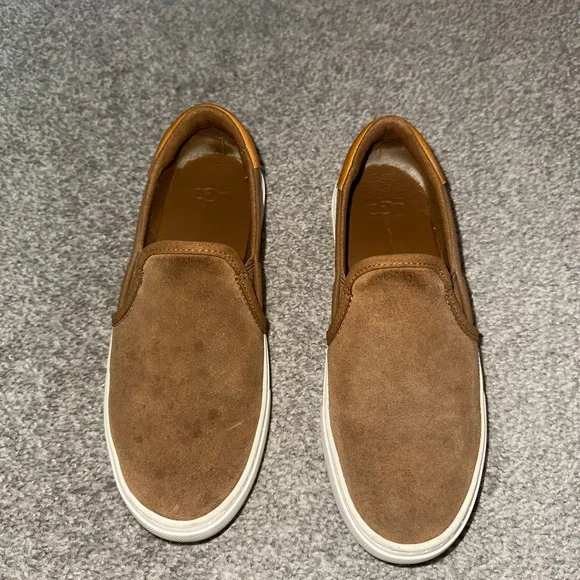 Ugg Women’s Slip On - Picture 2 of 4